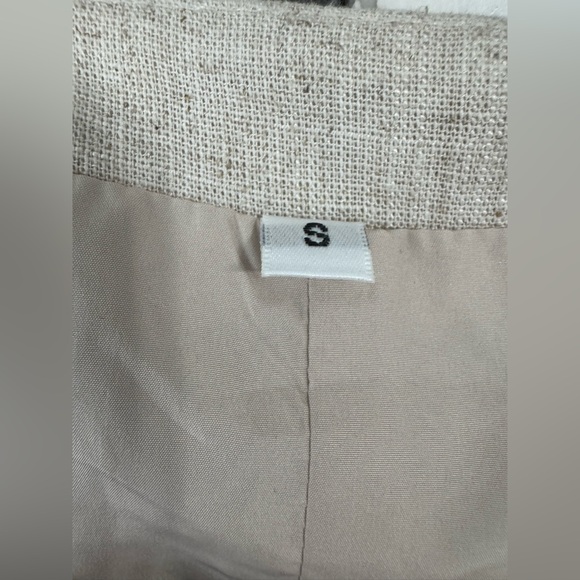 Button-Down Vest with Pockets - Picture 4 of 6